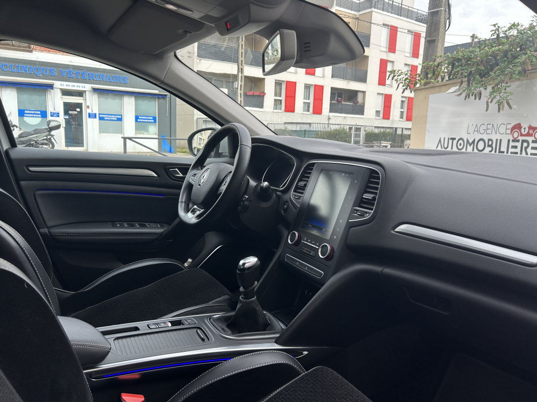 Renault Megane — 12