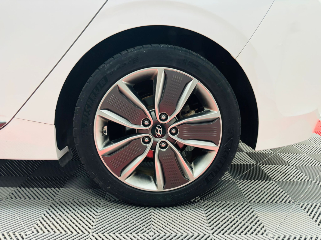 Hyundai IONIQ — 21