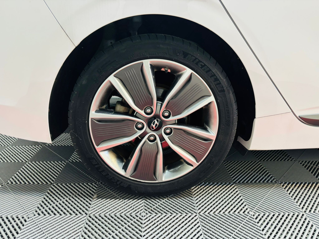 Hyundai IONIQ — 23