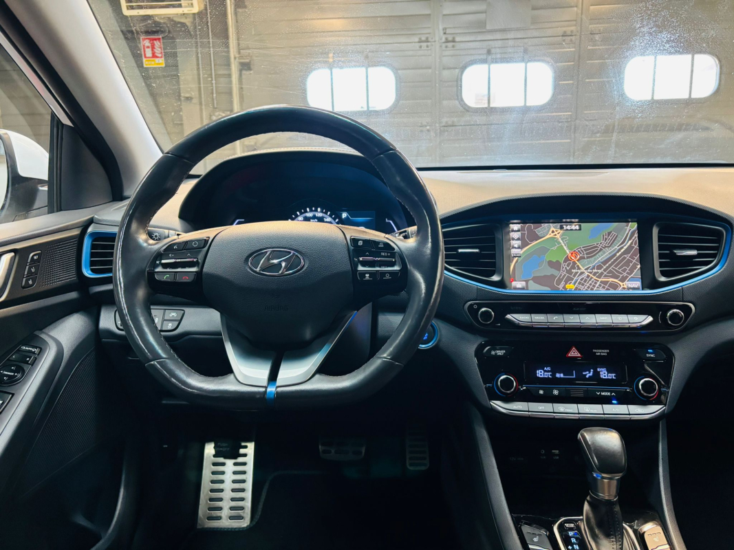 Hyundai IONIQ — 12