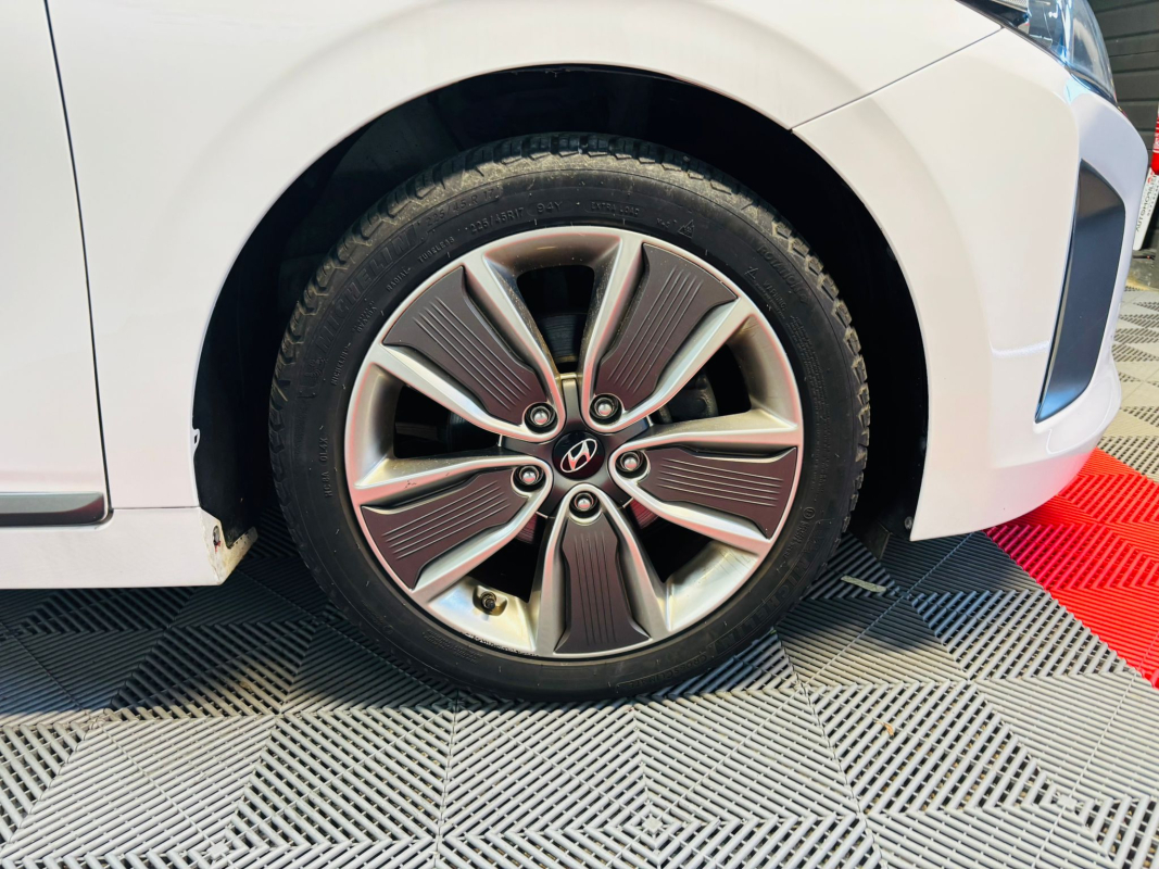 Hyundai IONIQ — 24