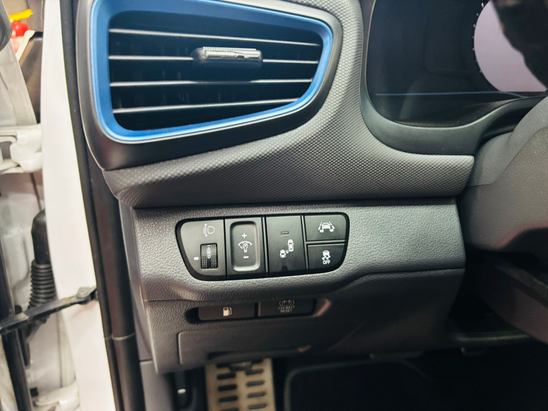 Hyundai IONIQ — 18