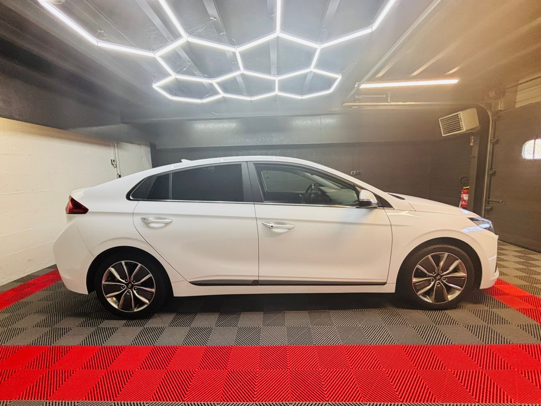 Hyundai IONIQ — 4