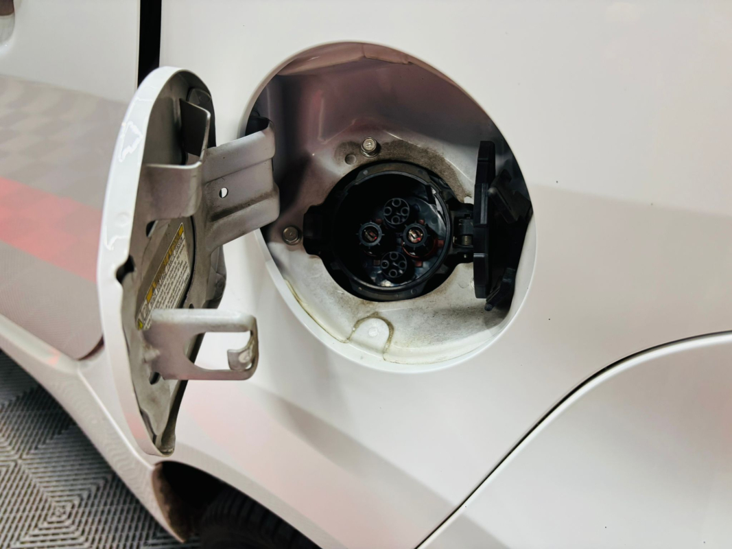Peugeot ion — 17