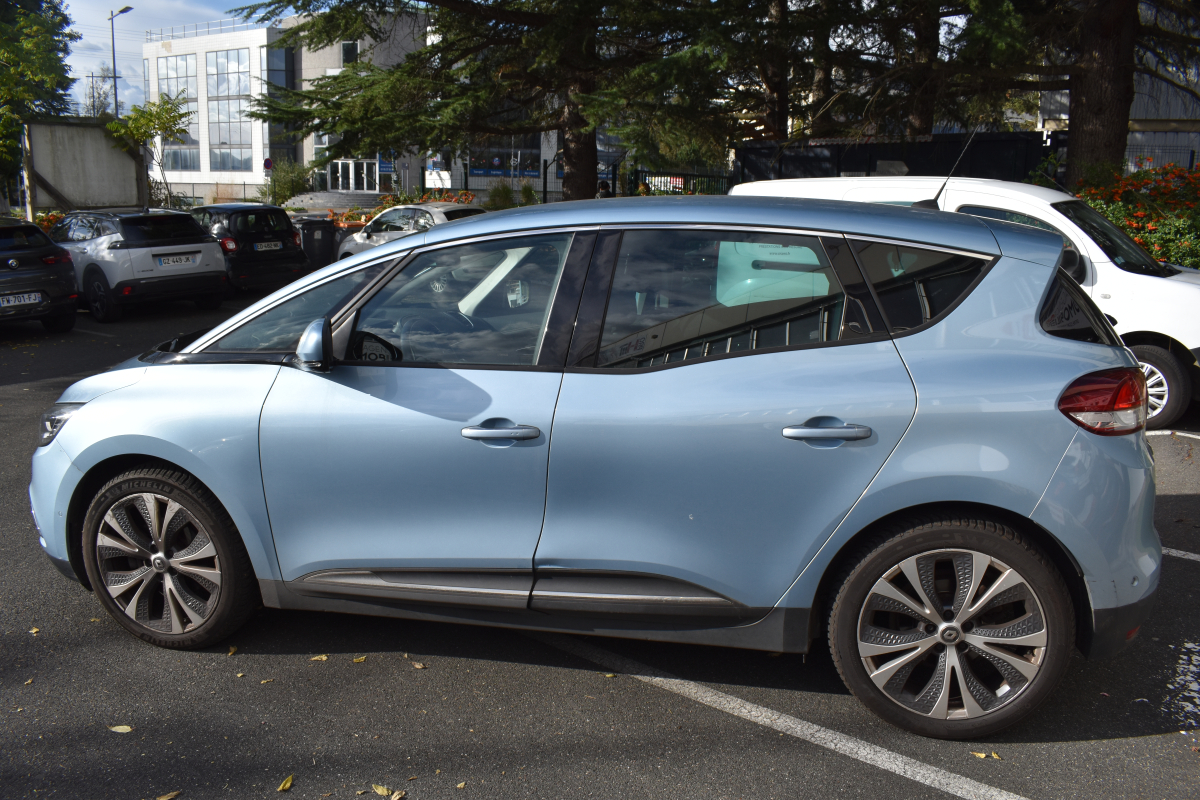 Renault Scenic — 4