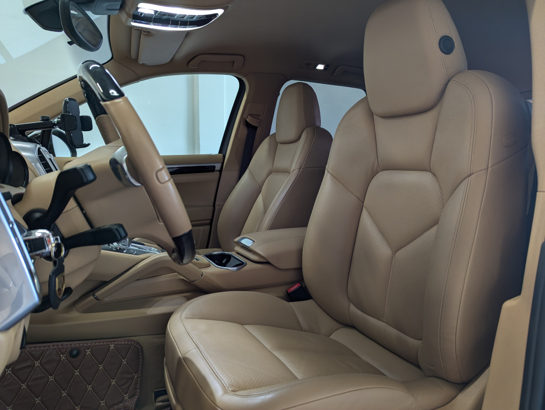 Porsche Cayenne — 7