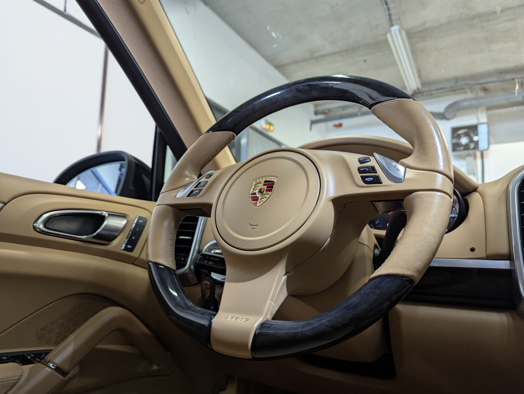 Porsche Cayenne — 10