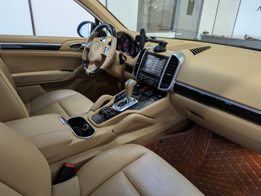 Porsche Cayenne — 11