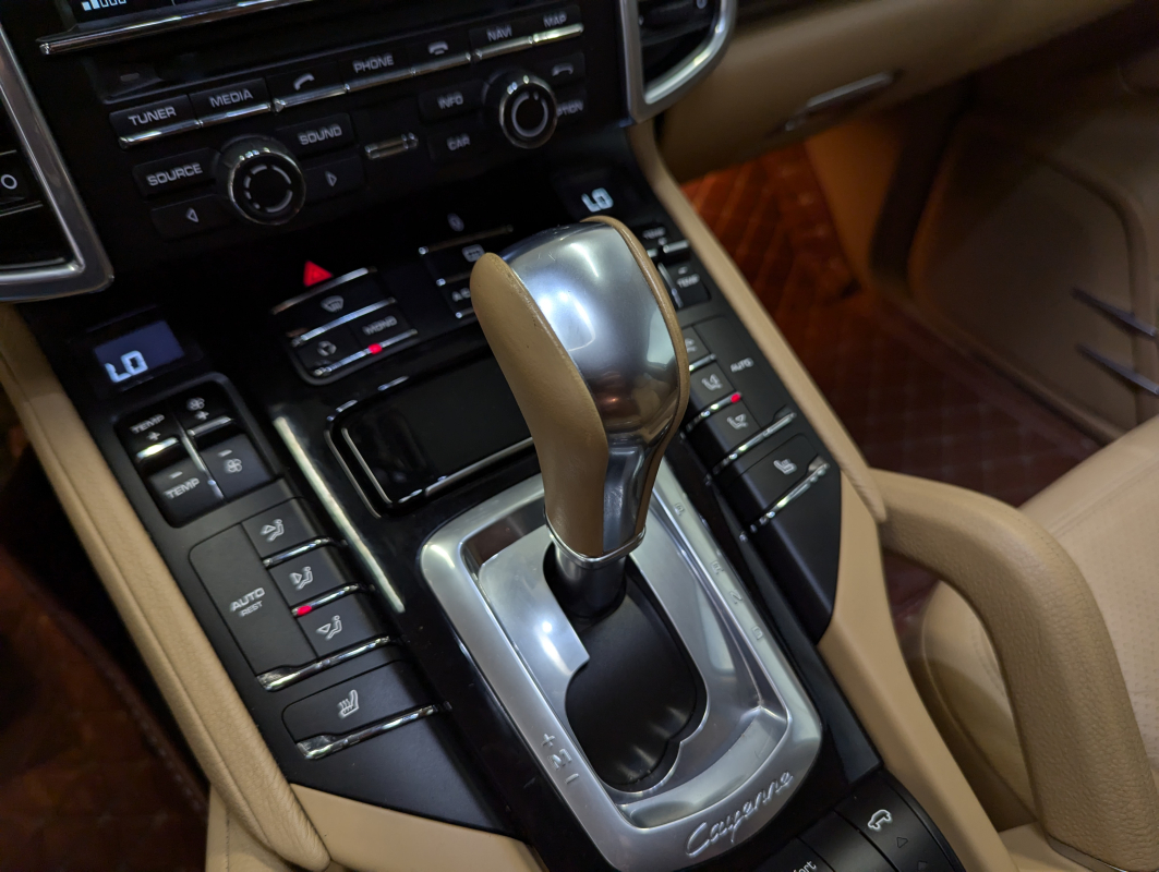 Porsche Cayenne — 14