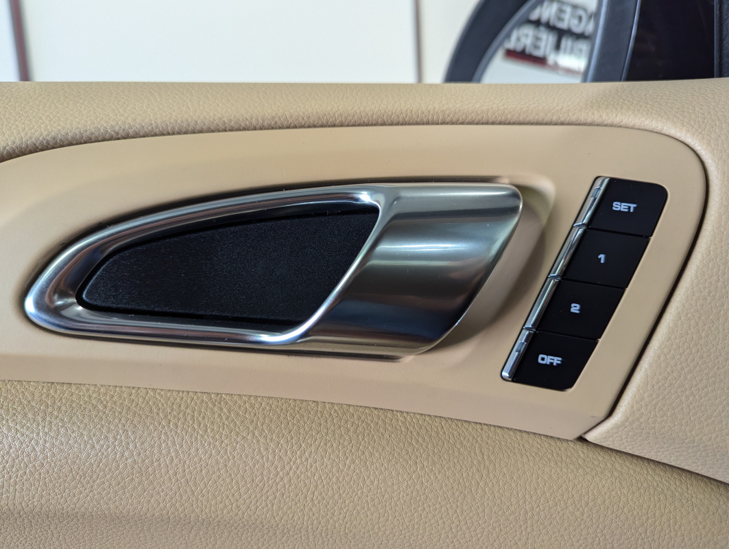 Porsche Cayenne — 24