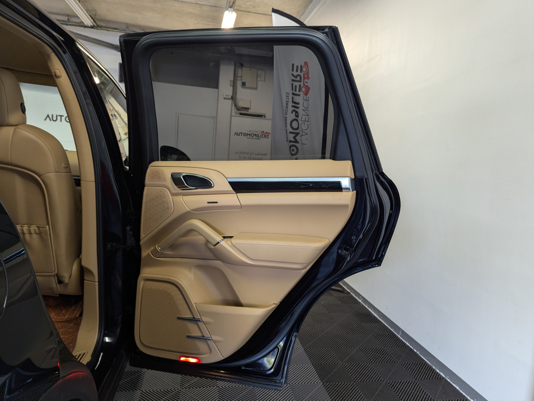 Porsche Cayenne — 23