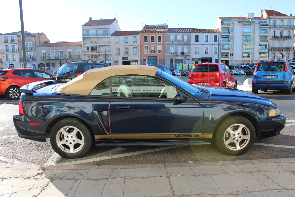 Ford Mustang — 4