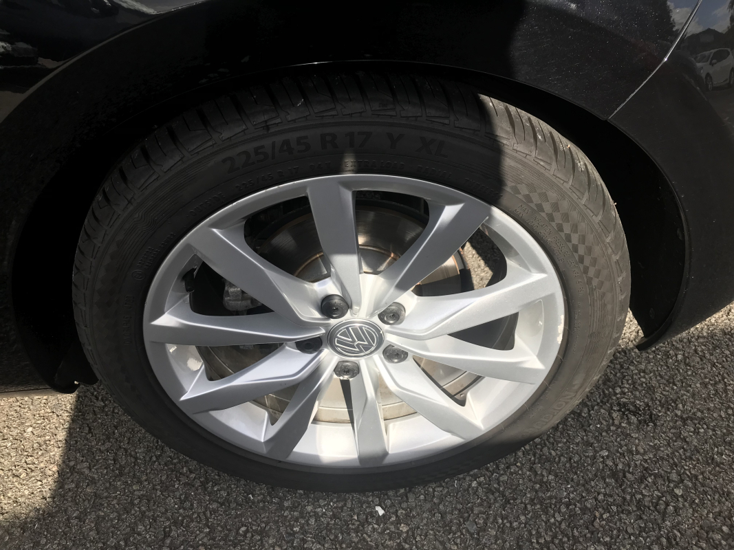 Volkswagen Golf — 32