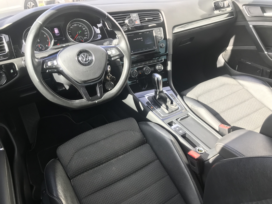 Volkswagen Golf — 23