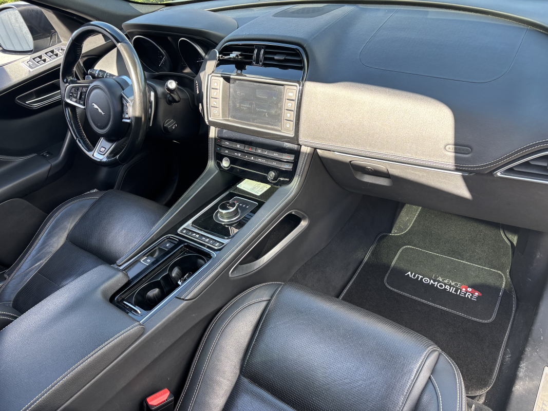 Jaguar F-Pace — 9