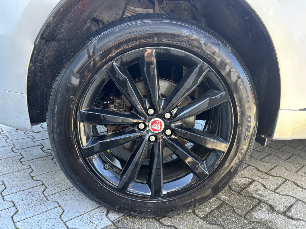 Jaguar F-Pace — 27