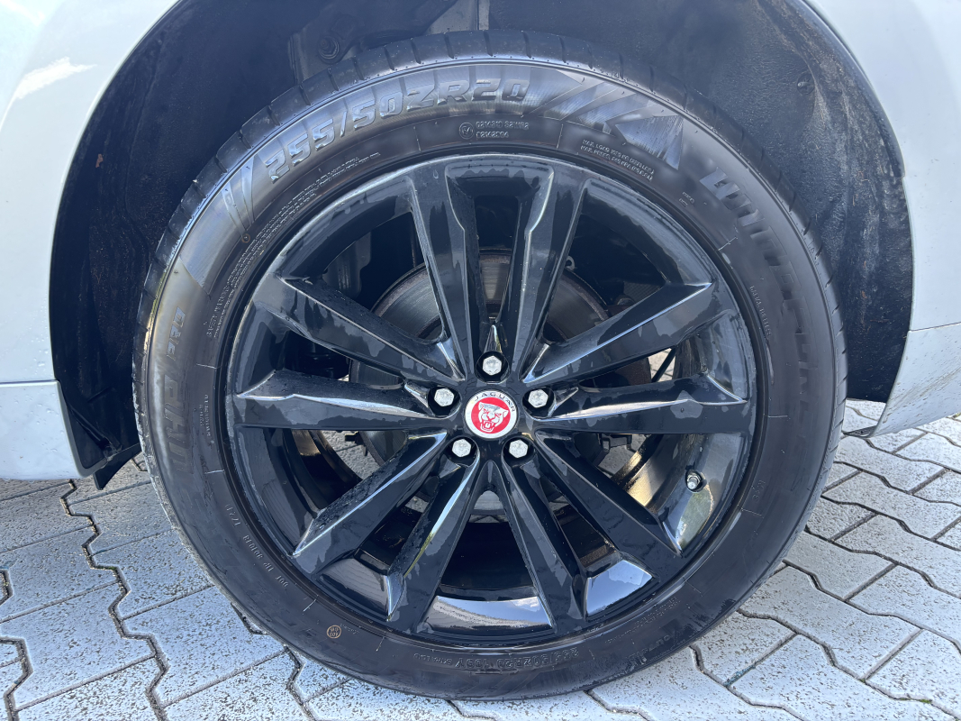 Jaguar F-Pace — 28