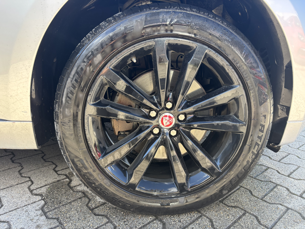 Jaguar F-Pace — 29
