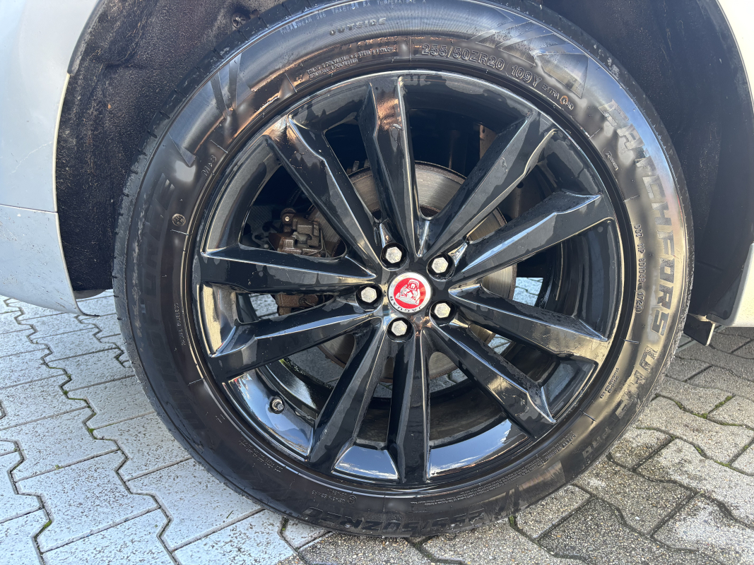 Jaguar F-Pace — 30