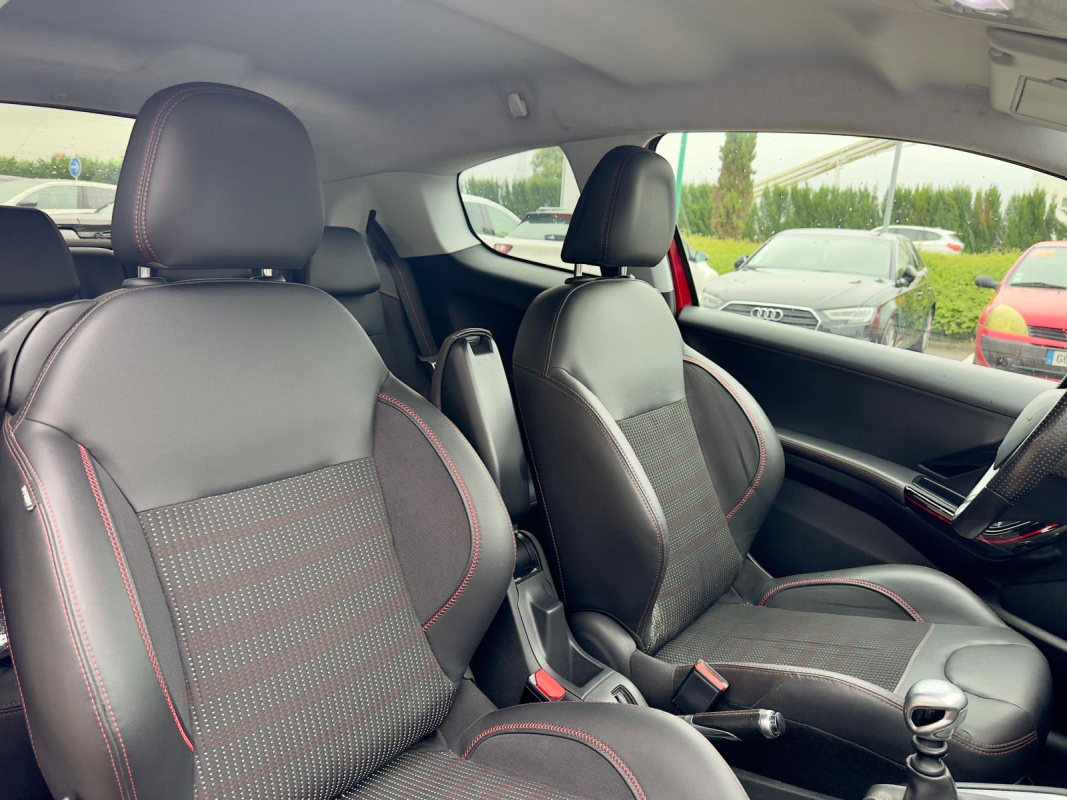 Peugeot 208 — 23