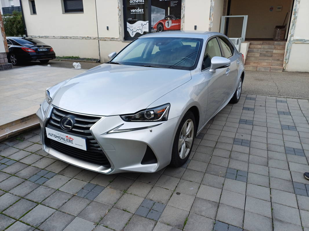 Lexus IS — 10