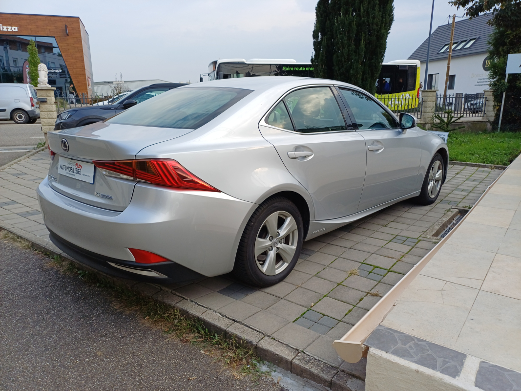 Lexus IS — 5