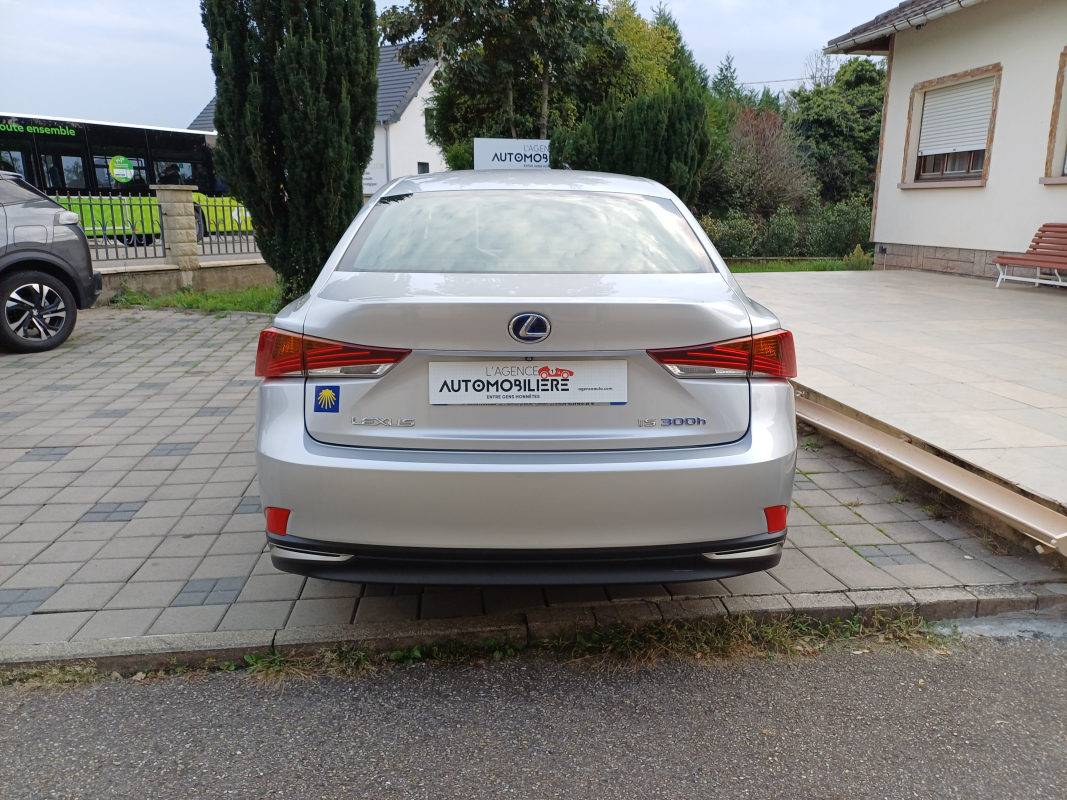 Lexus IS — 4