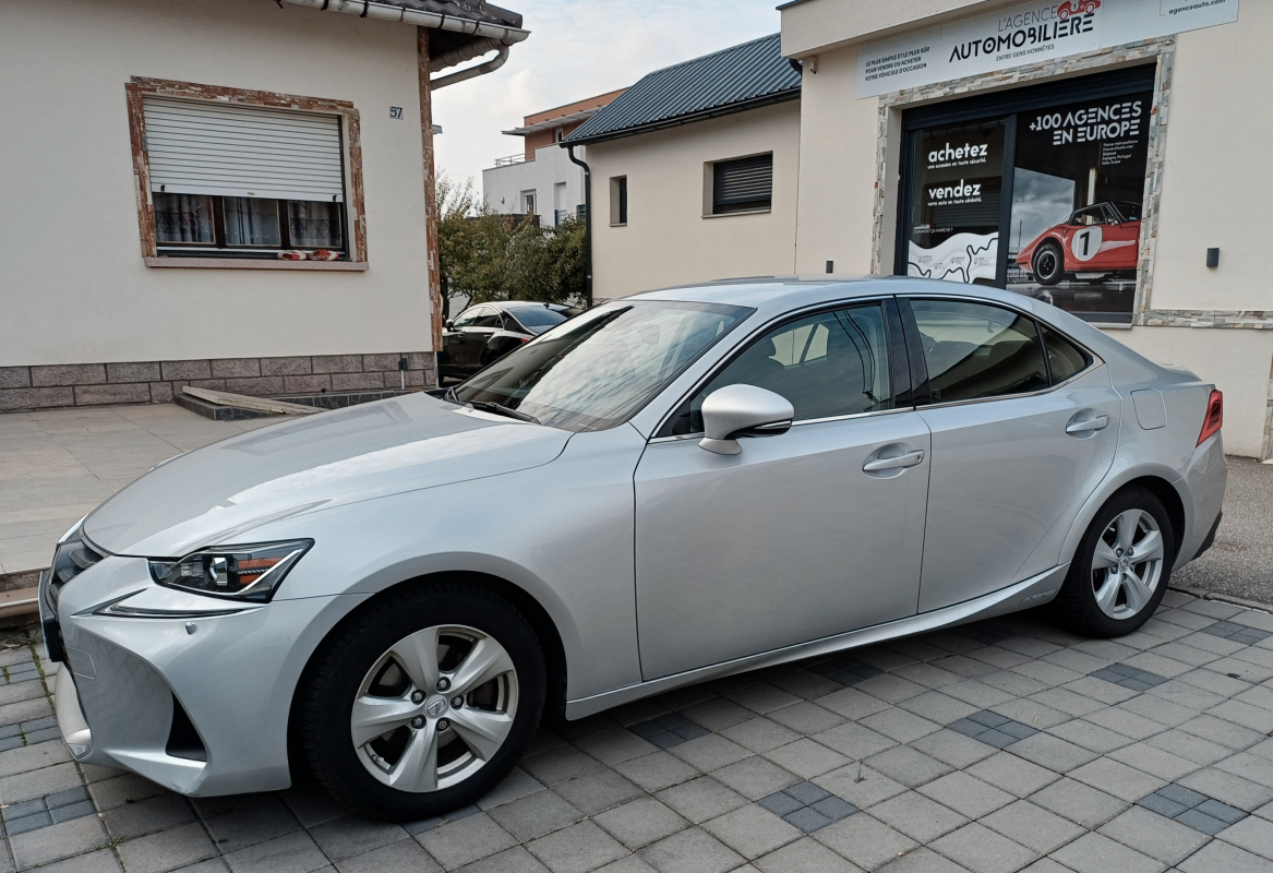 Lexus IS