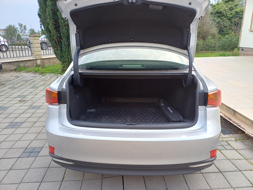 Lexus IS — 24