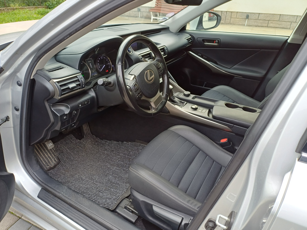 Lexus IS — 12