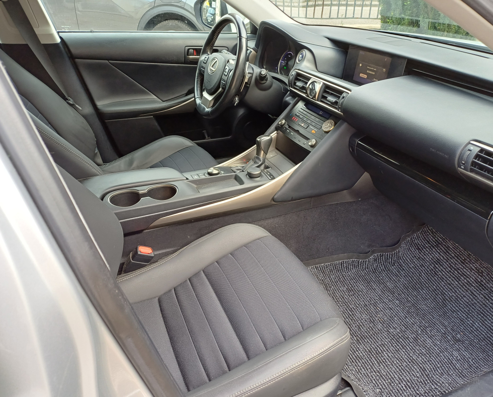 Lexus IS — 23