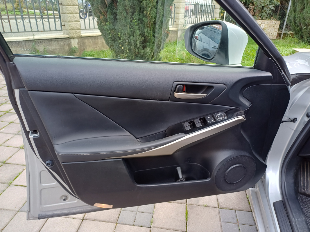 Lexus IS — 11