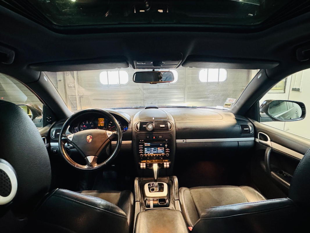 Porsche Cayenne — 11
