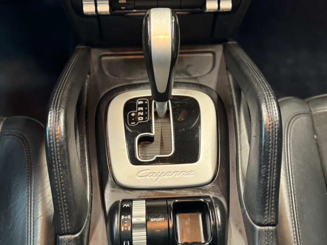 Porsche Cayenne — 17