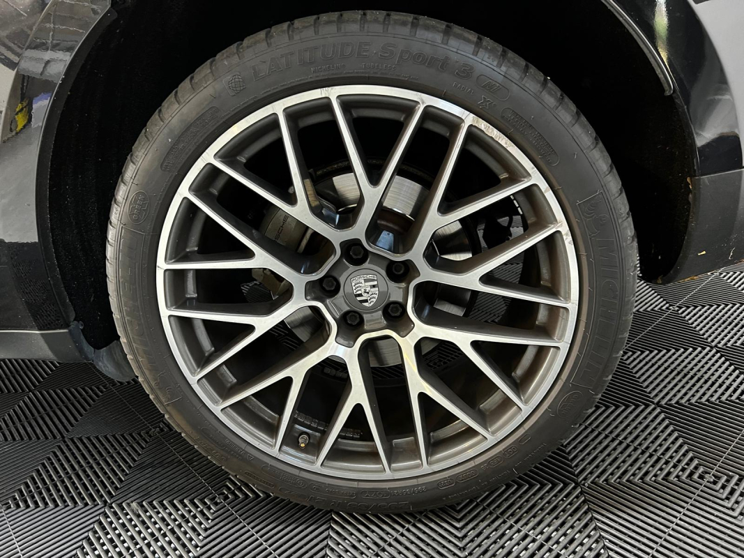 Porsche Macan — 28