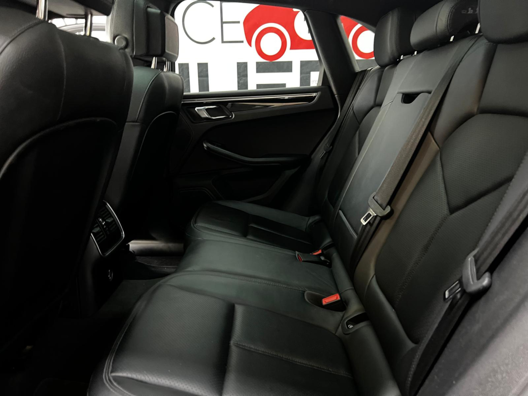 Porsche Macan — 22