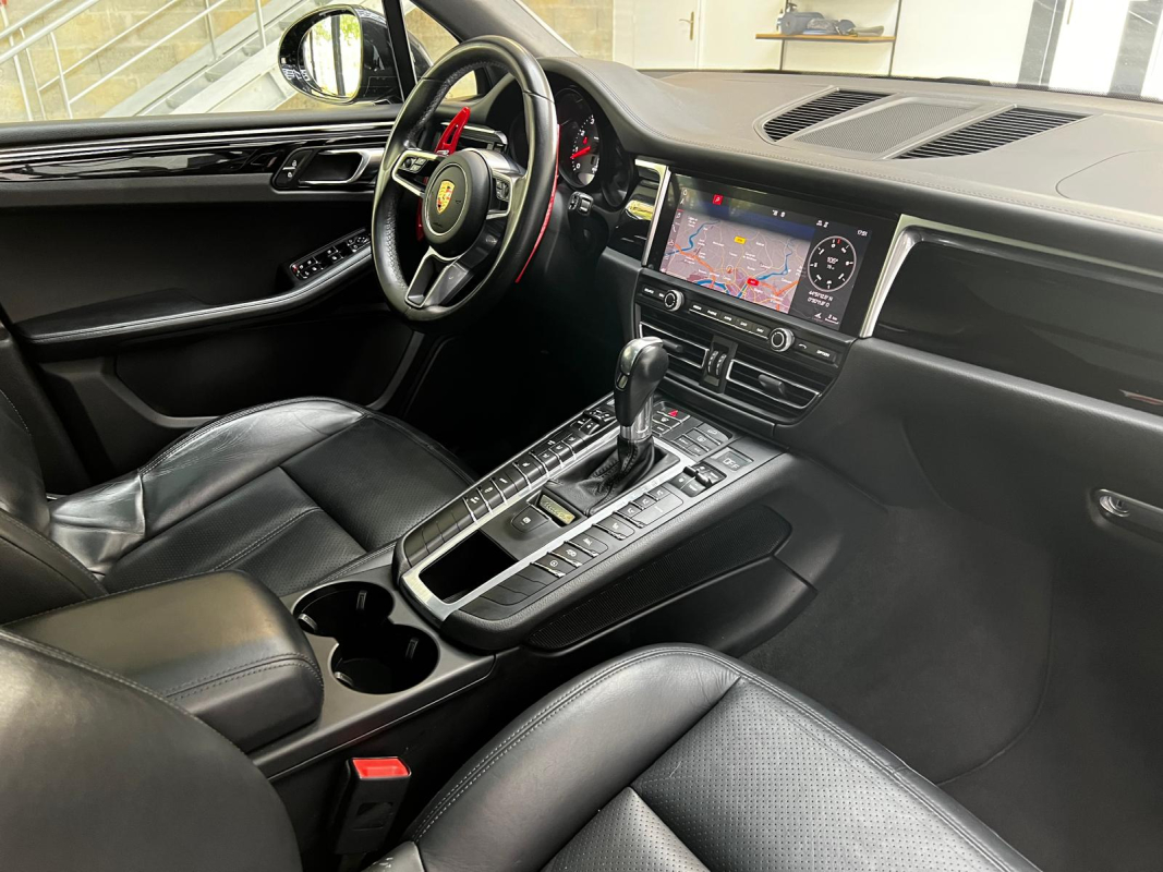 Porsche Macan — 16