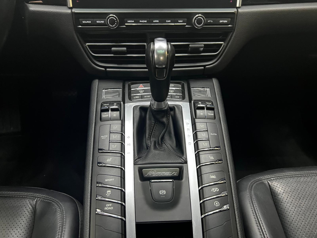 Porsche Macan — 19