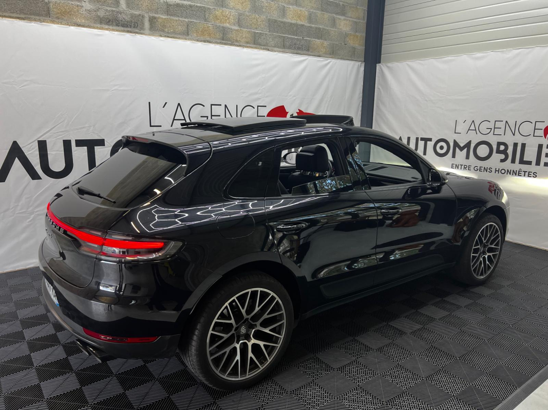 Porsche Macan — 12
