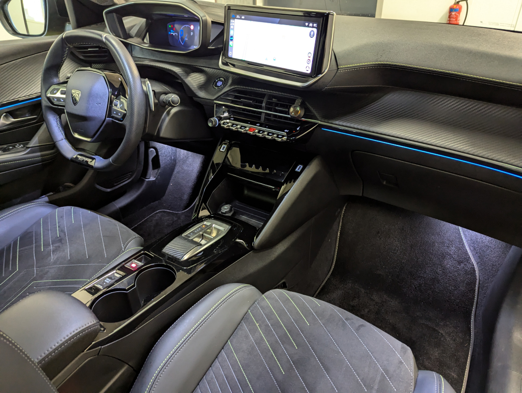 Peugeot 208 — 10