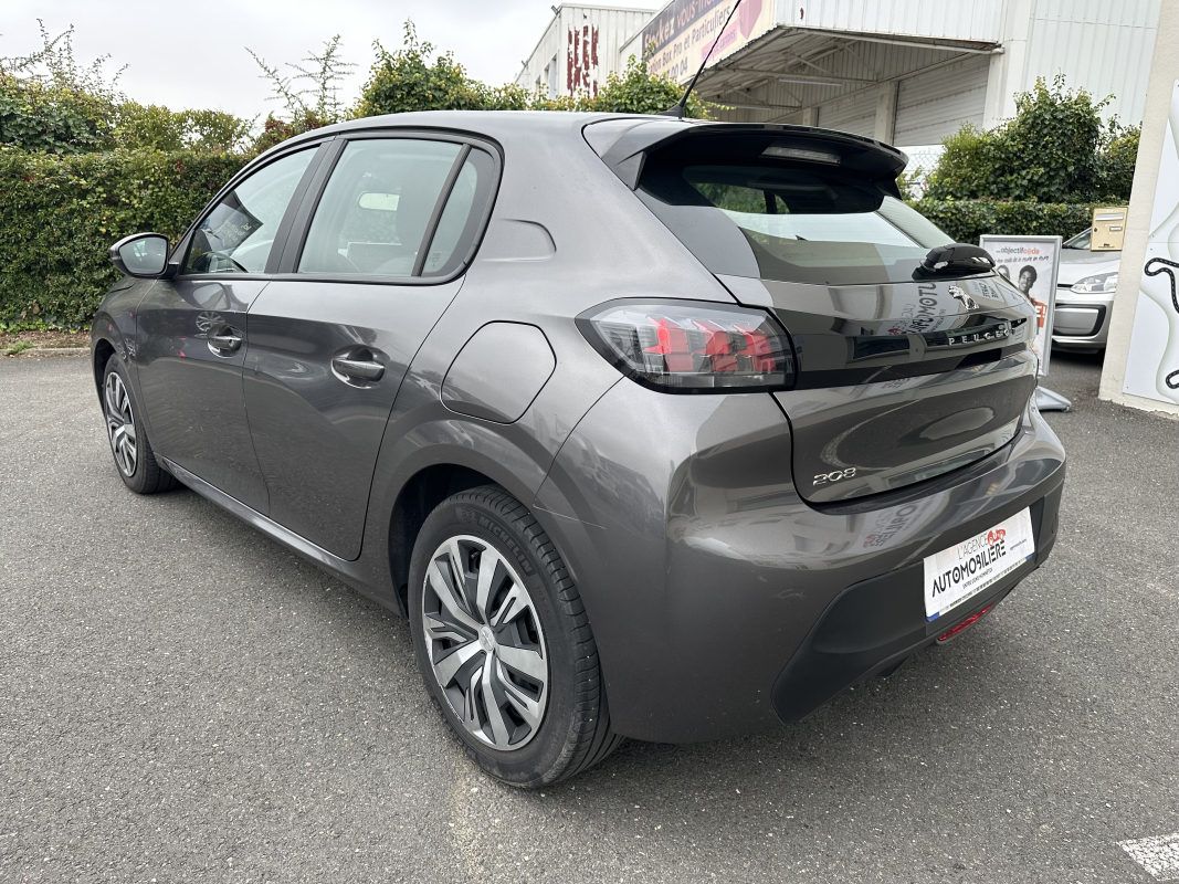 Peugeot 208 — 3