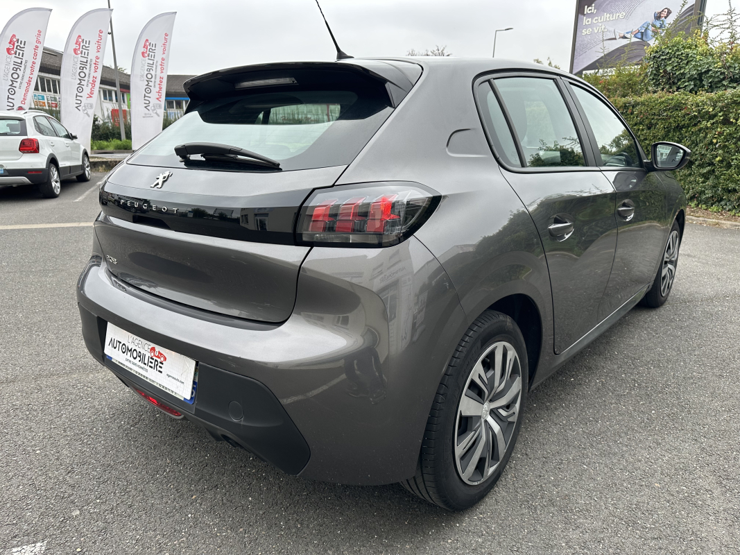 Peugeot 208 — 5