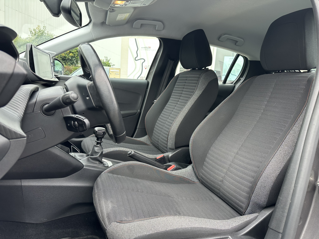 Peugeot 208 — 10