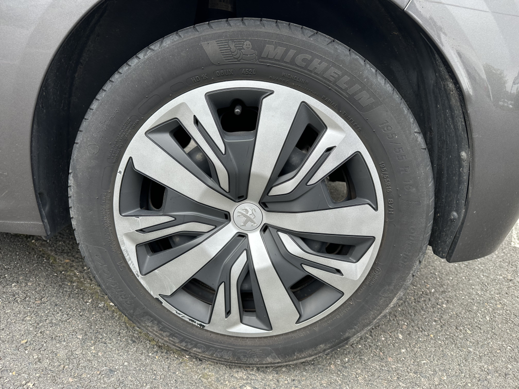 Peugeot 208 — 19