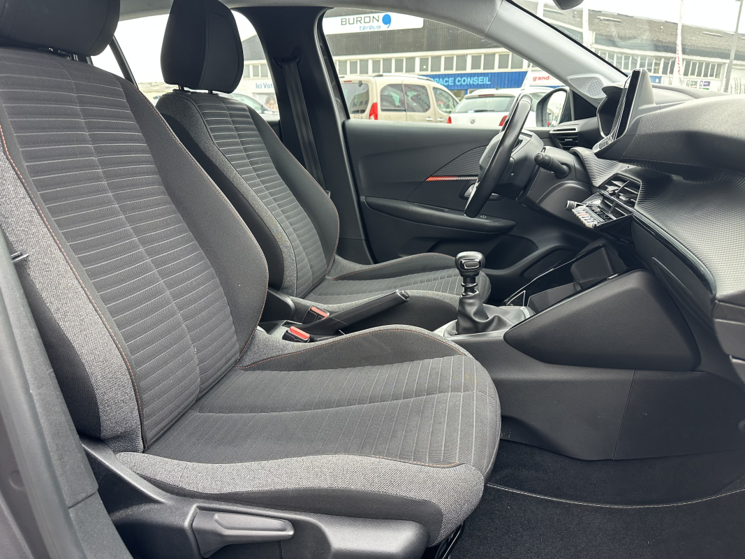 Peugeot 208 — 12
