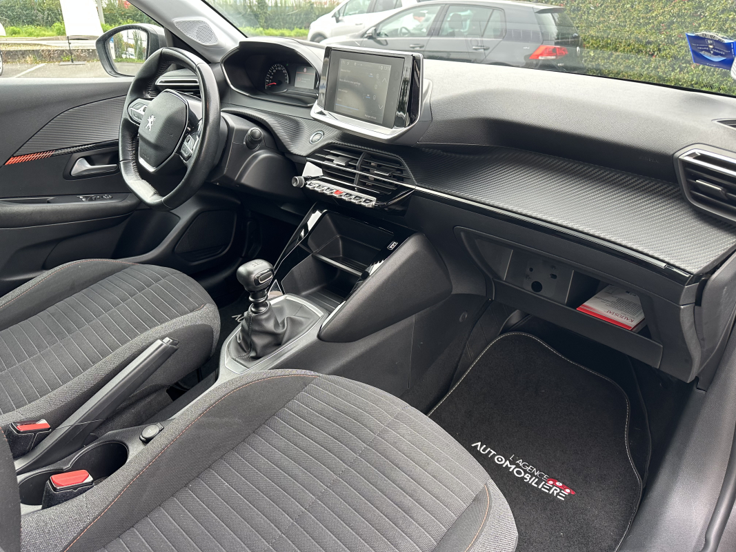 Peugeot 208 — 11