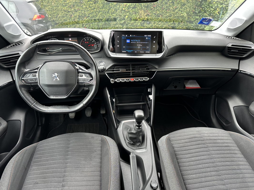 Peugeot 208 — 17