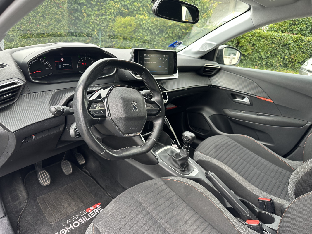 Peugeot 208 — 9