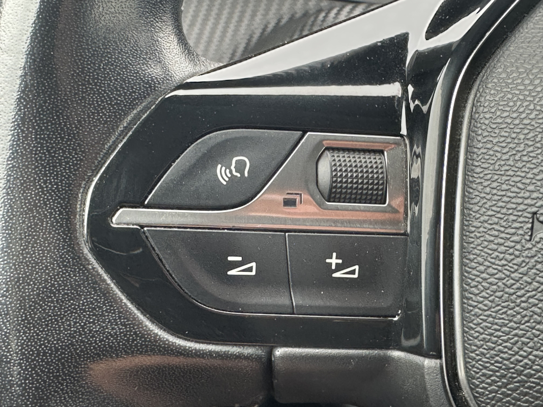 Peugeot 208 — 23