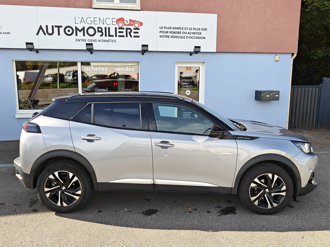 Peugeot 2008 — 8